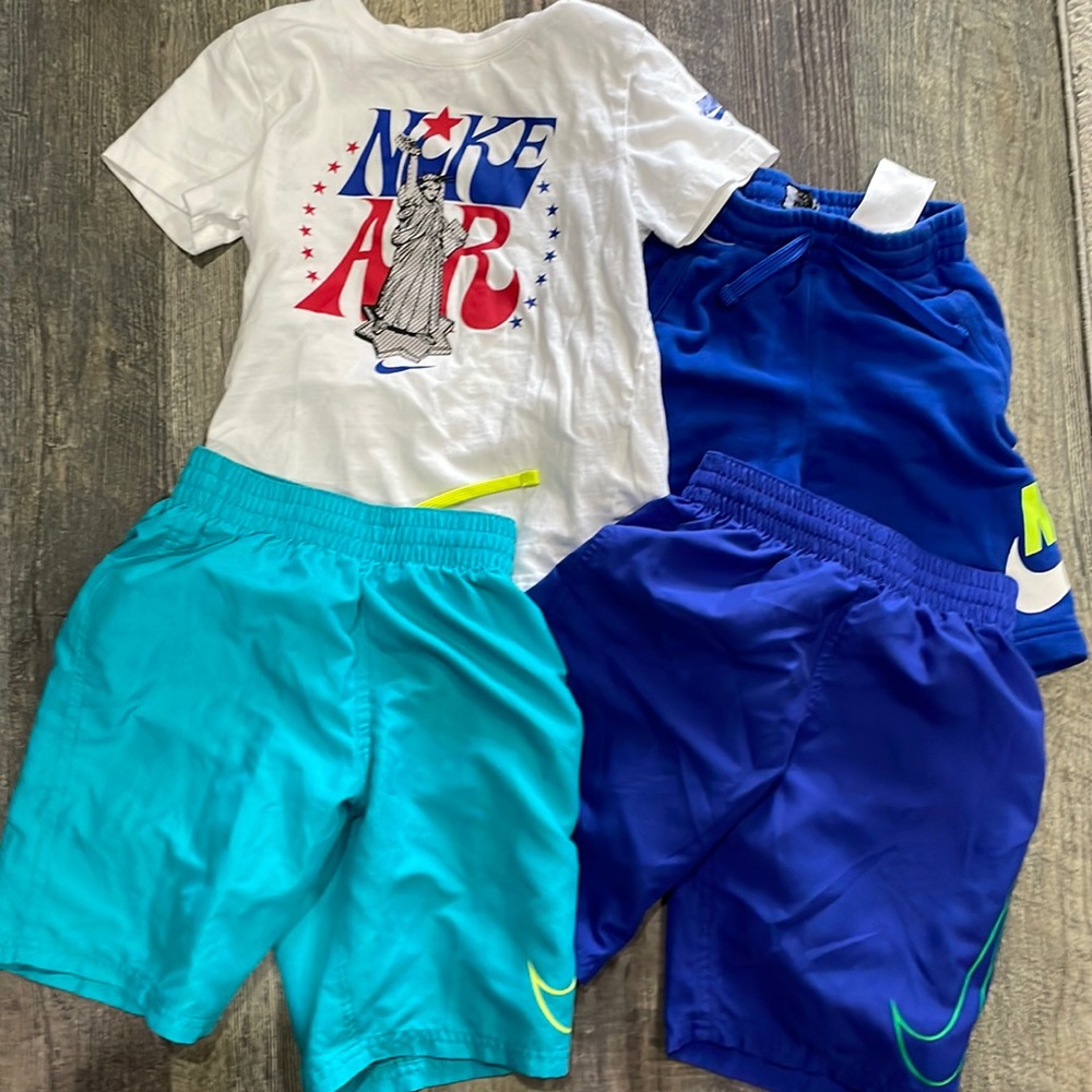 Nike T-shirt and shorts bundle fits 5 to 6 year old
